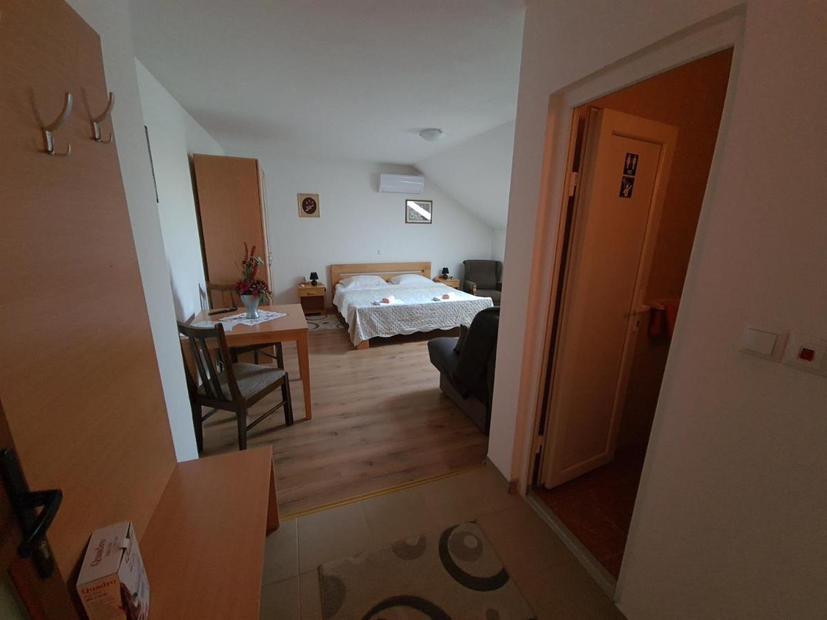 Guest House Aquarius Bosnjaci Экстерьер фото